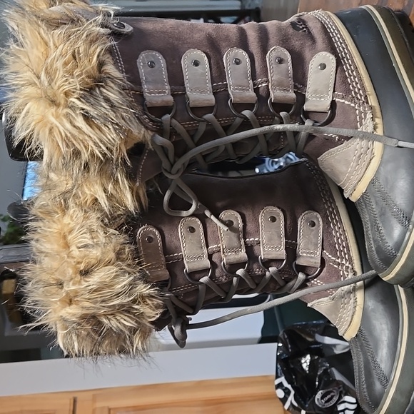 Sorel Joan Of Artic Waterproof Suede Faux Fur Trim Gray Color Way Womens 6.5 - Picture 2 of 11